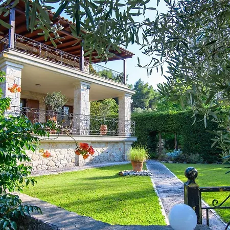 Bz House *